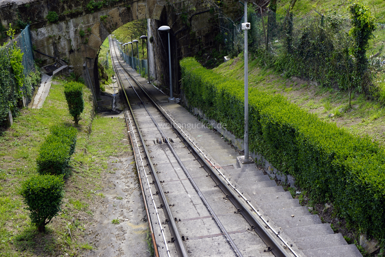 Streckenabschnitt des Funicular de Artxanda (Bilbao, Baskenland, Spanien)