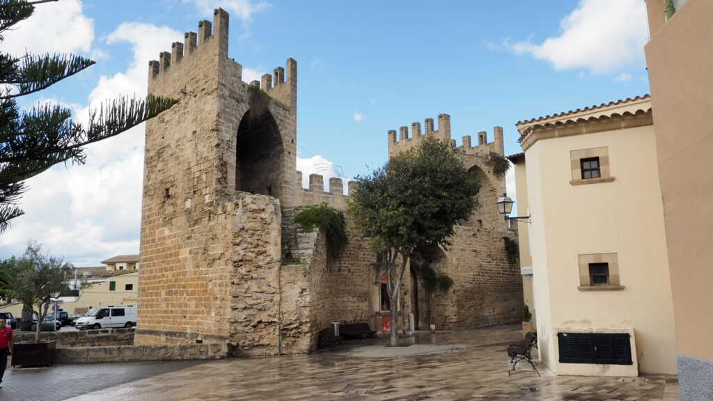 Puerta de Mallorco o de Sant Sebastià, Alcúdia, Mallorca