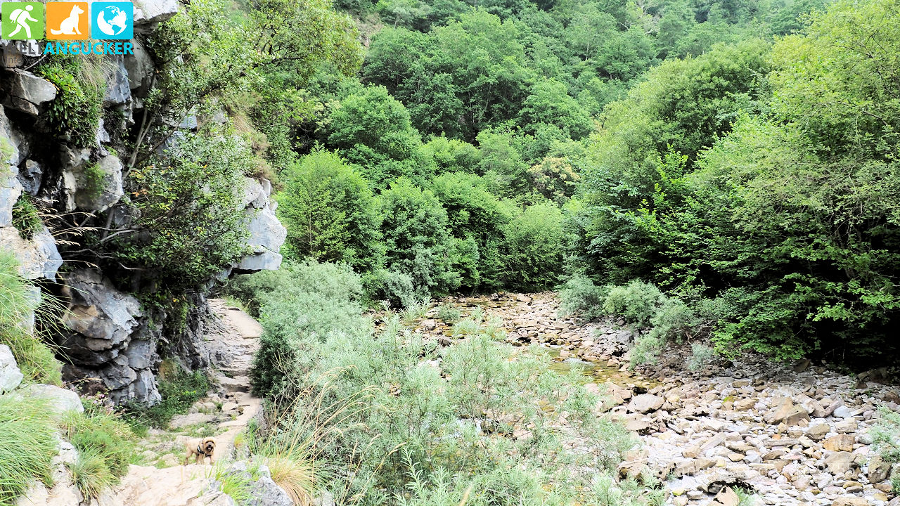 25/48 - Santianes de Tornín: Entlang des Río Dobra zur Olla de San Vicente (Cangas de Onís, Asturien, Spanien)