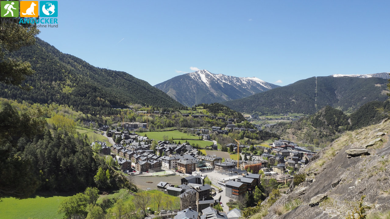 19/26 - Blick auf Ordino vom Camí del Turer (Ordino, Andorra)