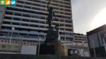Bronze-Frau "S.O.S. Save our Seas..." vor dem Apartmentkomplex "Neues Kurzentrum Westerland", Westerland (Sylt, Schleswig-Holstein)