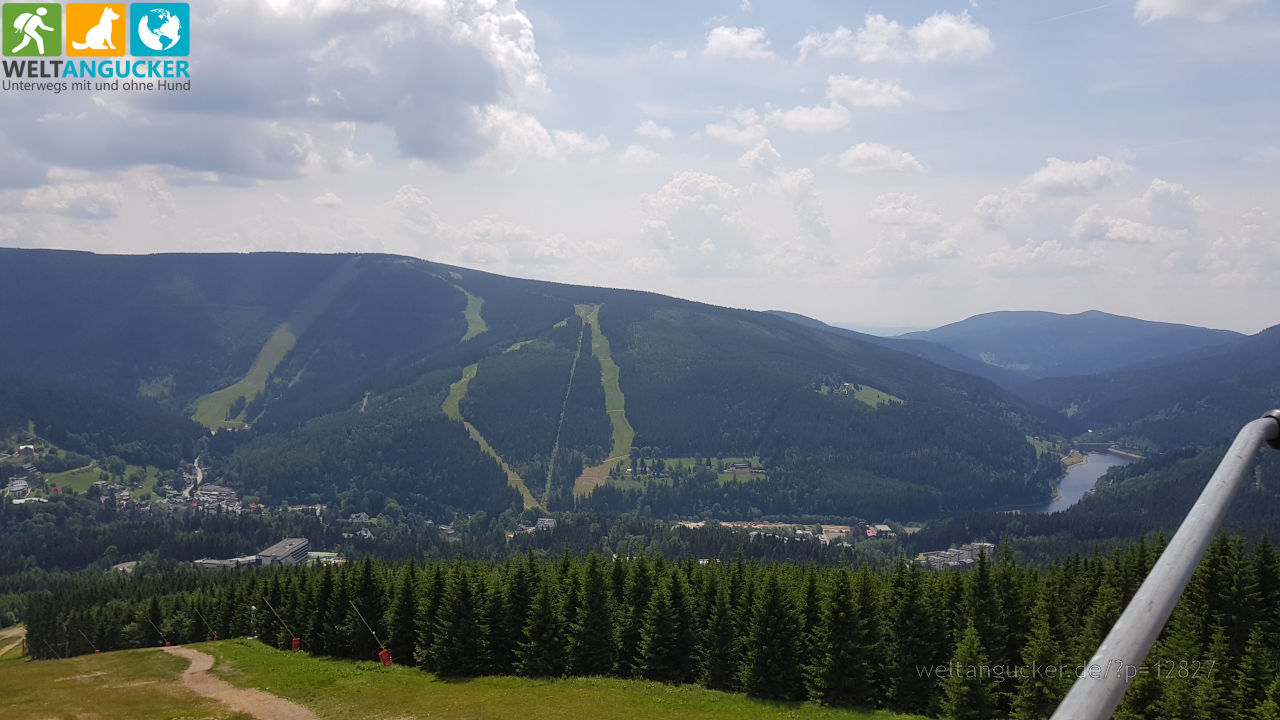Ausblick vom Sessellift zum Medvědín über Spindlermühle (Riesengebirge, Tschechien)