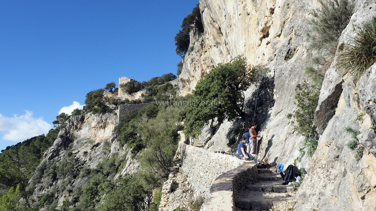 Bergkletterer am Castell d'Alaró (Mallorca, Spanien)