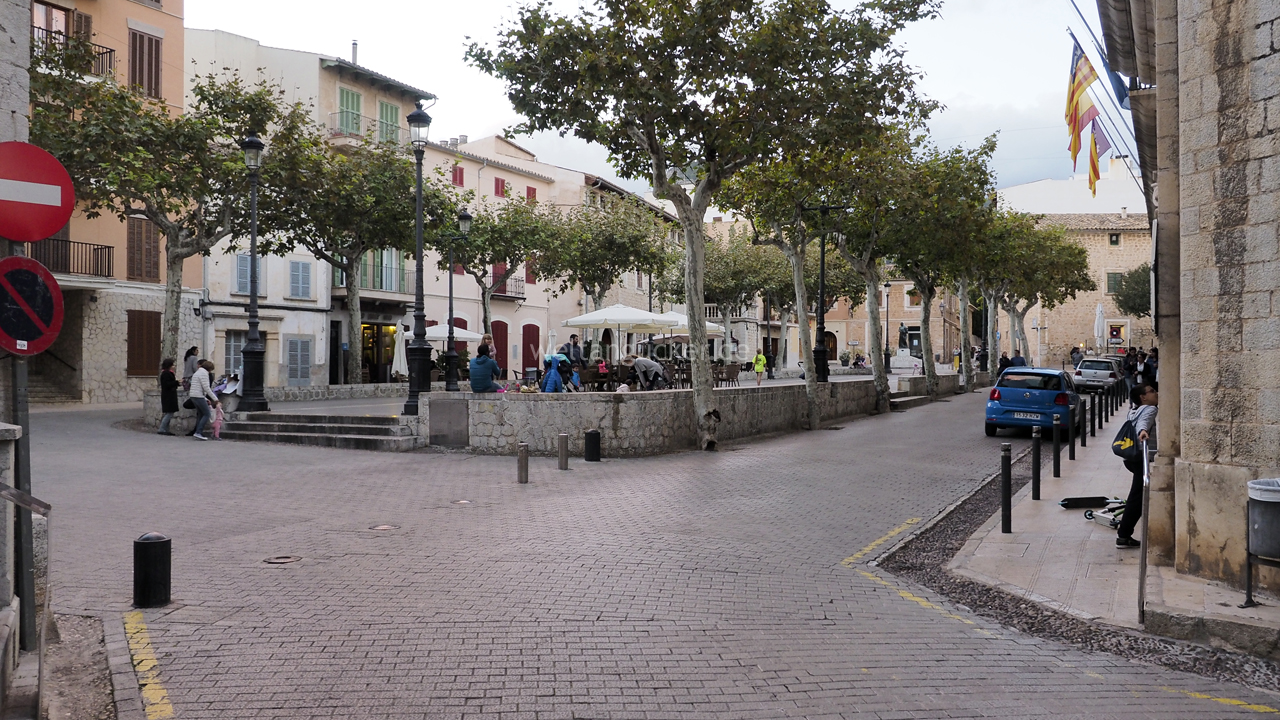 Plaça de la Vila in Alaró (Mallorca, Spanien)