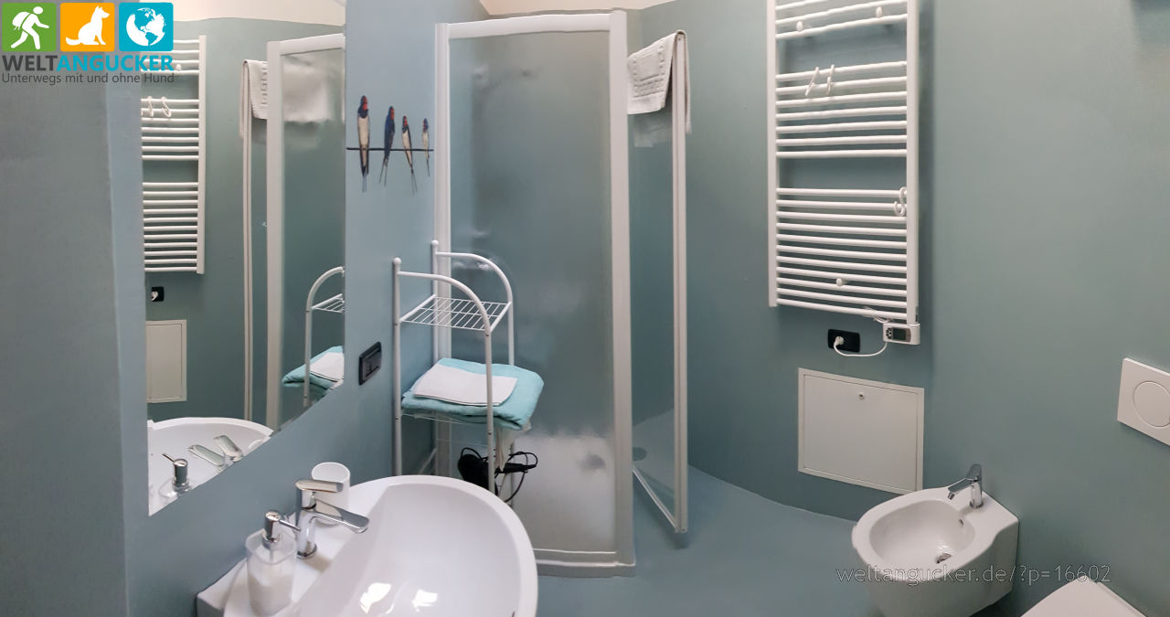 Badezimmer des kleinen Doppelzimmers im B&B L'Upupa (Bussolengo, Venetien, Italien)