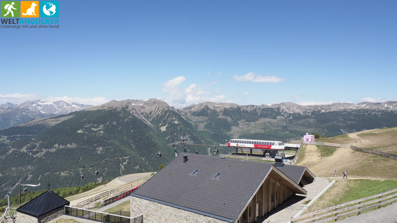 4/8 - Panorama über die Bergstation Pichlberg (Sarntal, Südtirol, Italien)