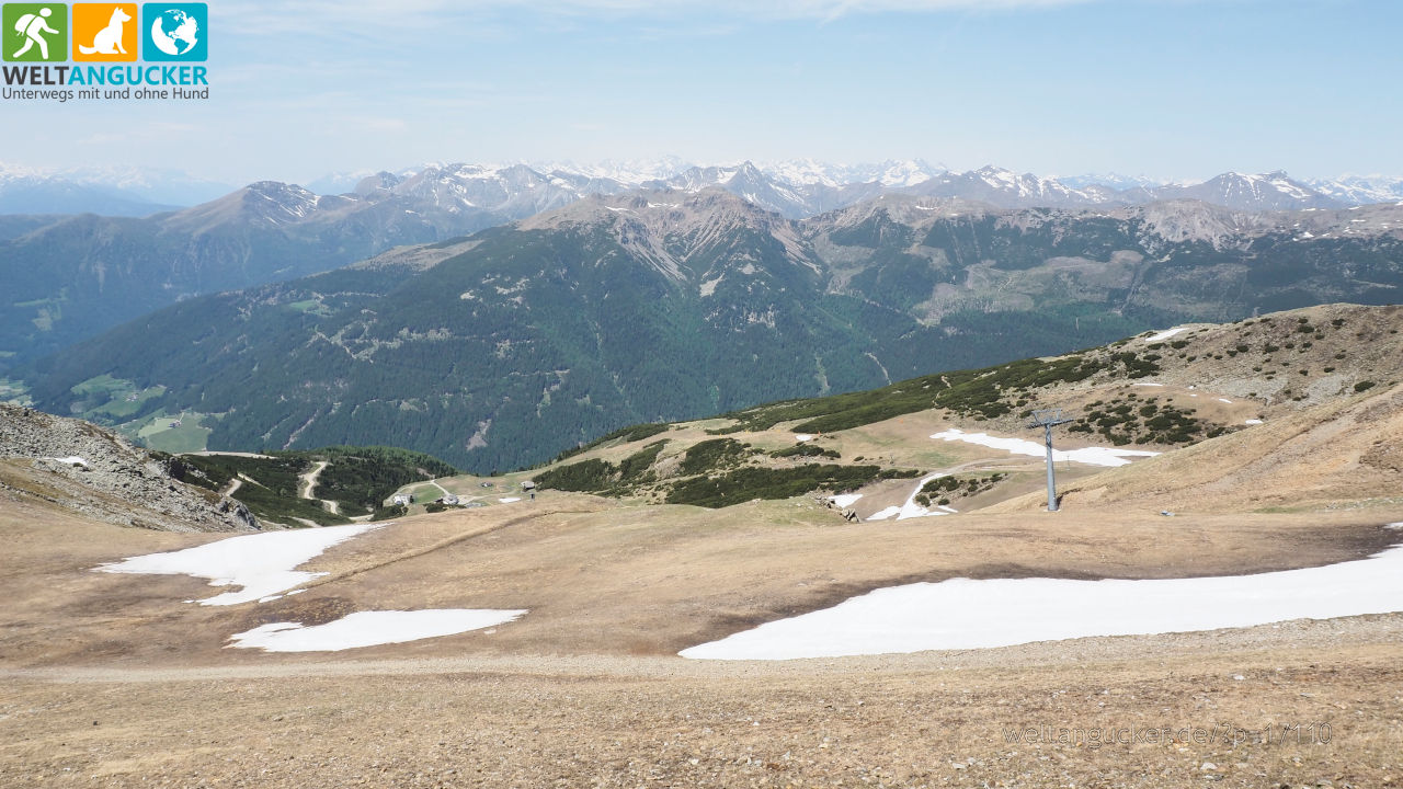 Blick kurz vorm Gipfel des Sattele (Höhenrundweg 9B, Sarntal, Südtirol, Italien)