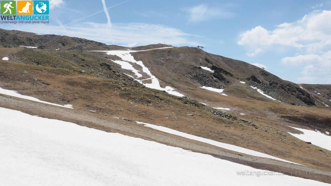 Pfnatschpiste mit Blick auf den Sattele (Höhenrundweg 9B, Sarntal, Südtirol, Italien)