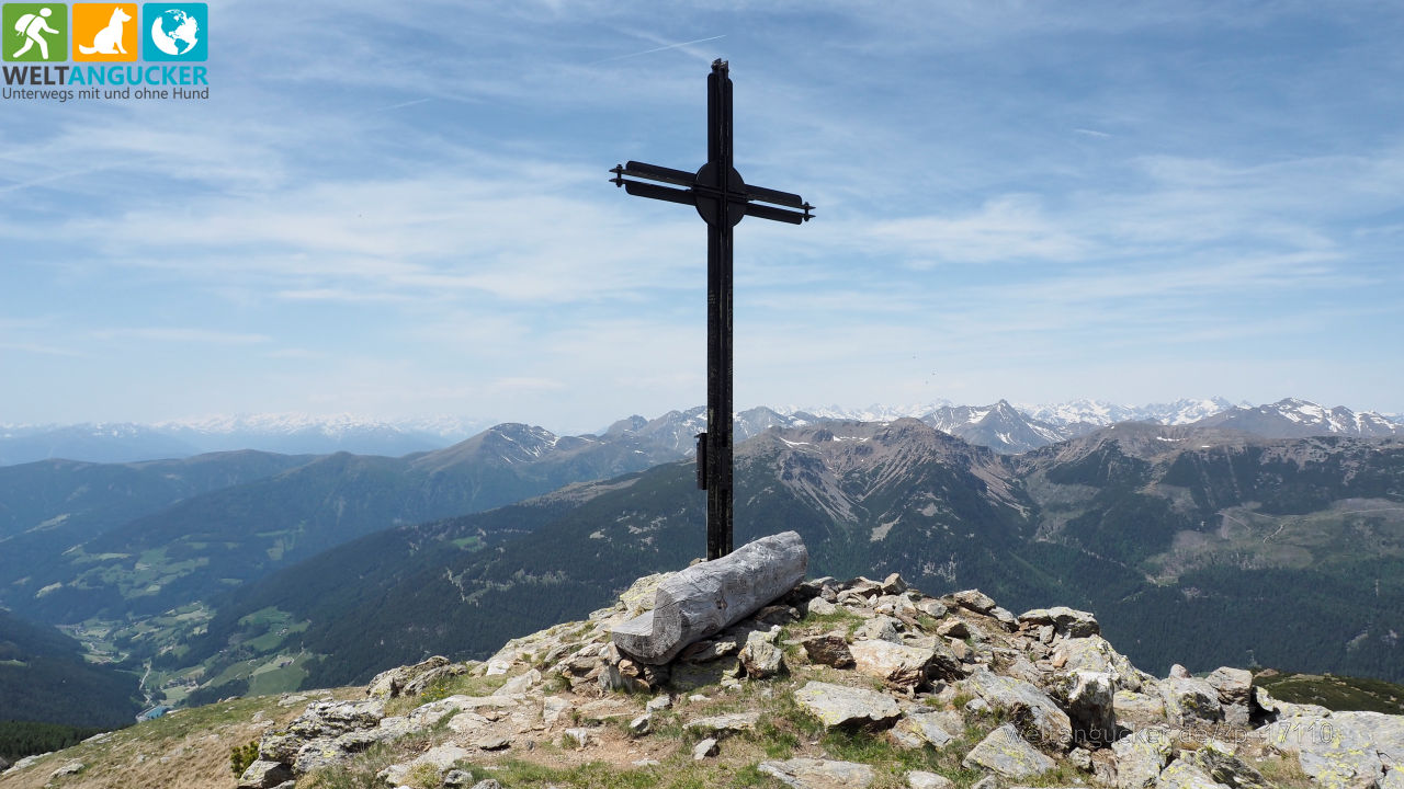 Rückersdorfer Kreuz auf dem Morgenrast (Höhenrundweg 9B, Sarntal, Südtirol, Italien)