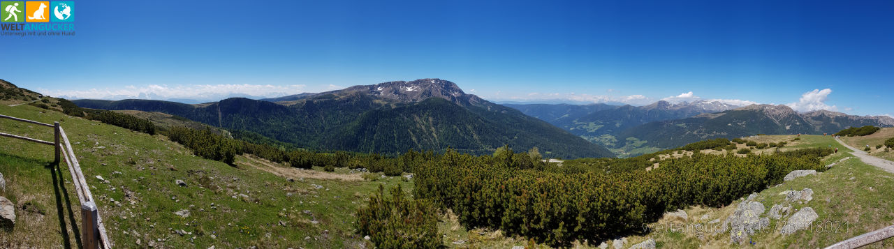 8/8 - &quot;s&#039;Panorama von Oschtn noch Weschtn&quot; auf dem Urlesteig (Sarntal, Südtirol, Italien)