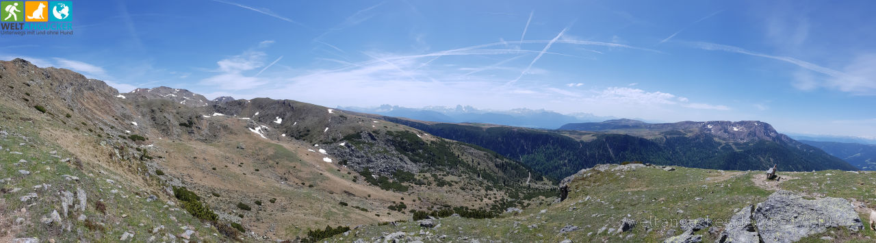 Panoramablick auf dem Höhenrundweg 9B (Sarntal, Südtirol, Italien)