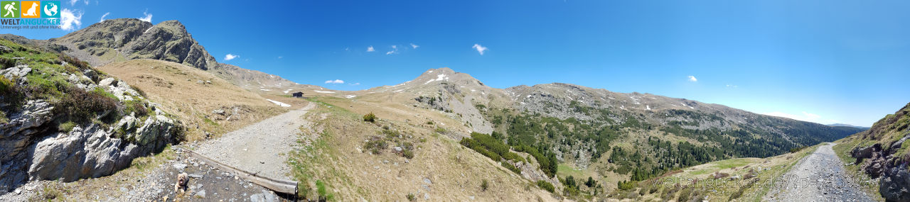 Panorama über den Wanderweg 7 zum Latzfonser Kreuz (Sarntal, Südtirol, Italien)