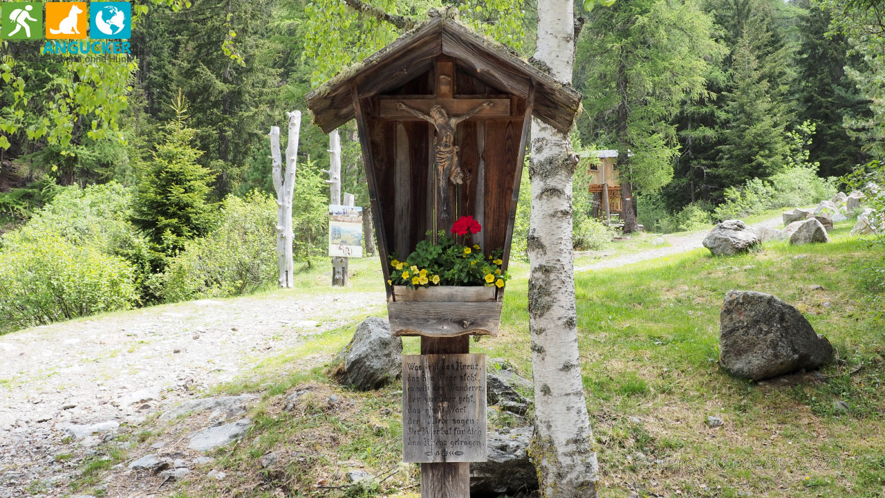 Kruzifix am Wanderweg 7a (Sarntal, Südtirol, Italien)