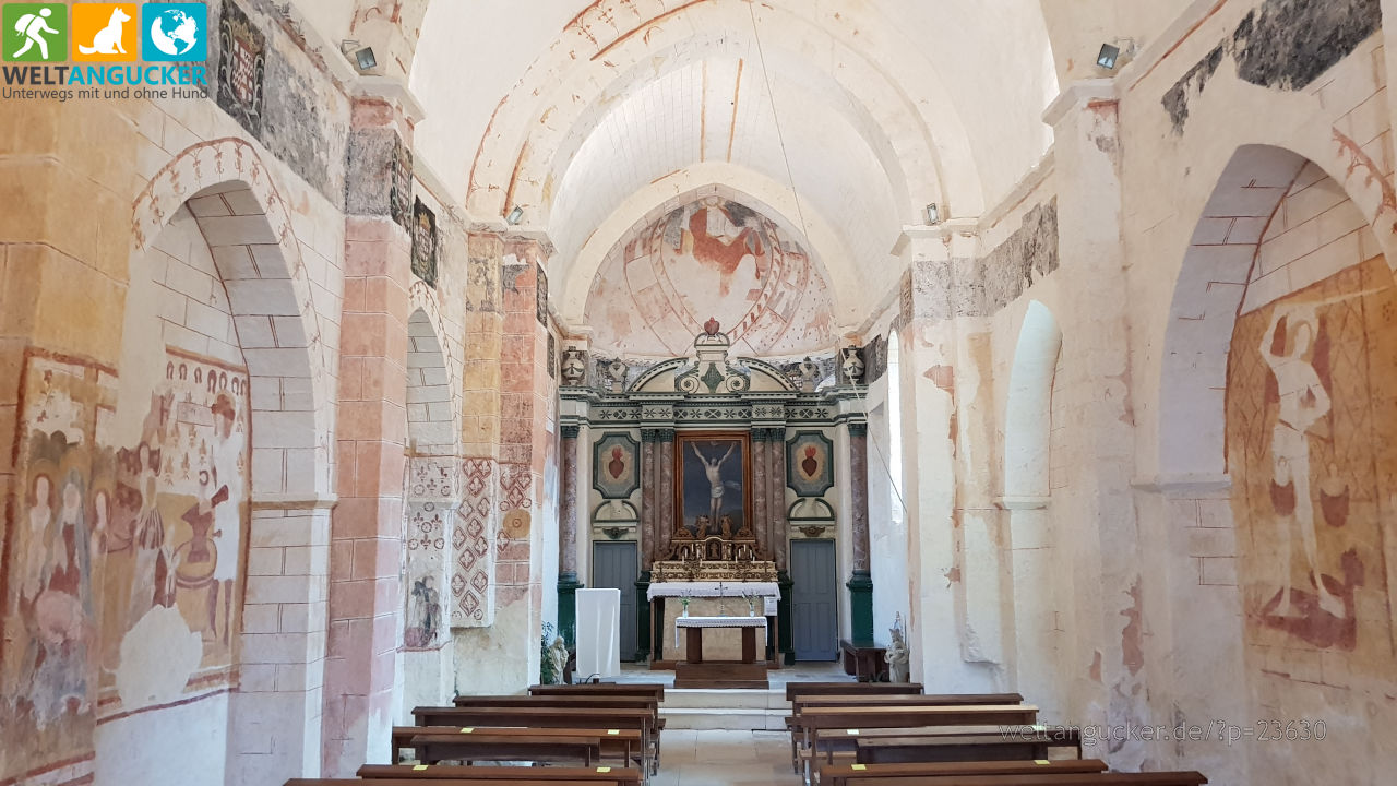 Innenansicht der Église Saint-Léger in Champagné-le-Sec (Vienne, Nouvelle Aquitaine, Frankreich)