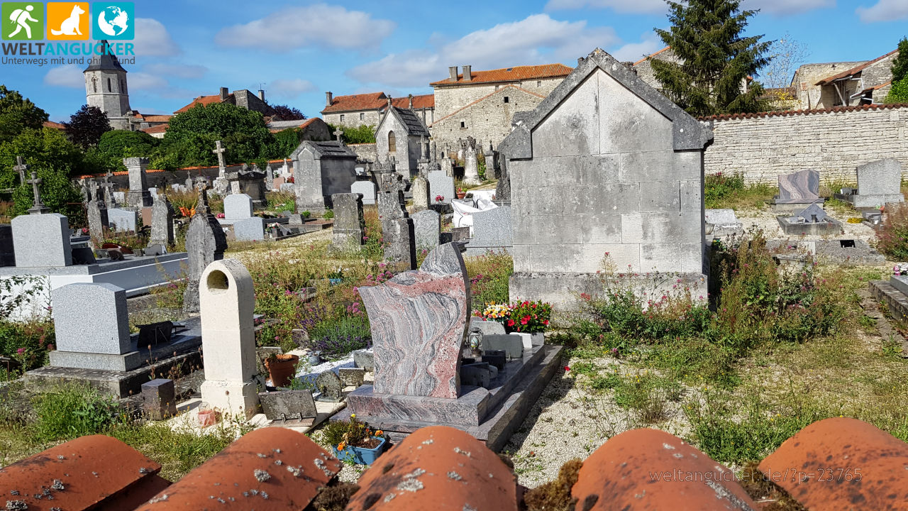 6/7 - Friedhof von Tusson (Charente, Nouvelle Aquitaine, Frankreich)