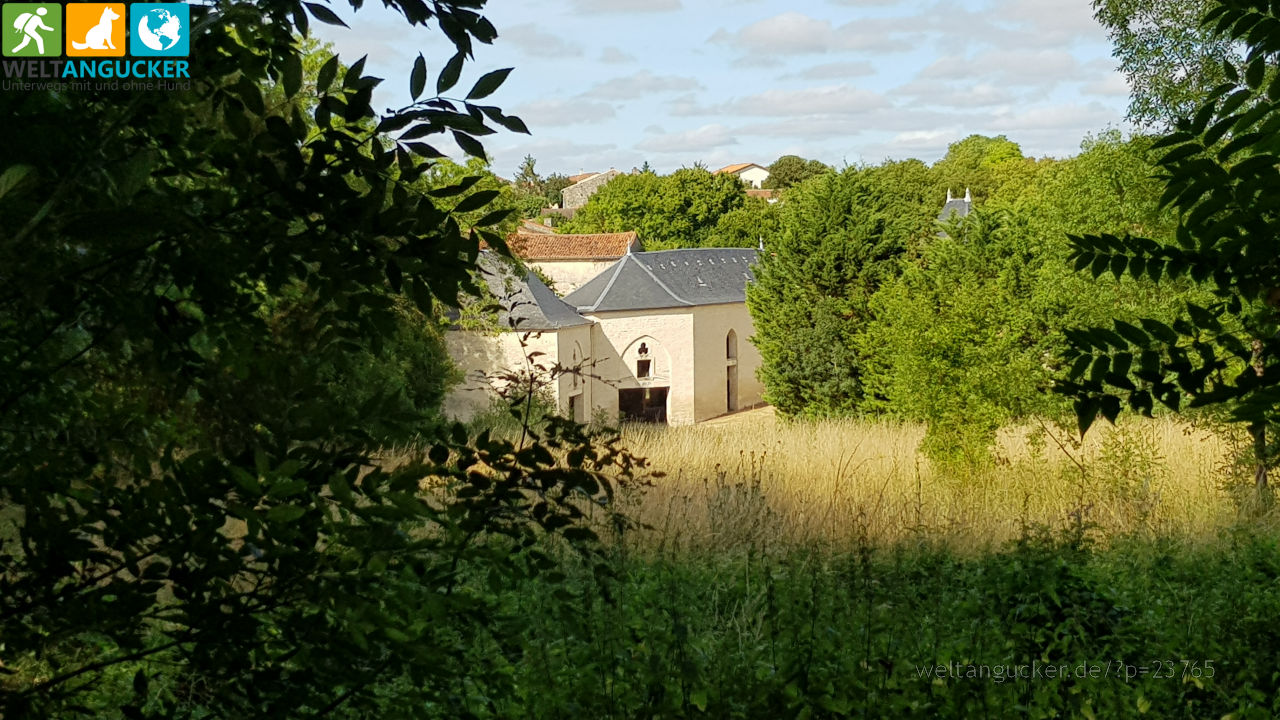 18/22 - Blick auf die ferme Robert in Tusson (Charente, Nouvelle Aquitaine, Frankreich)