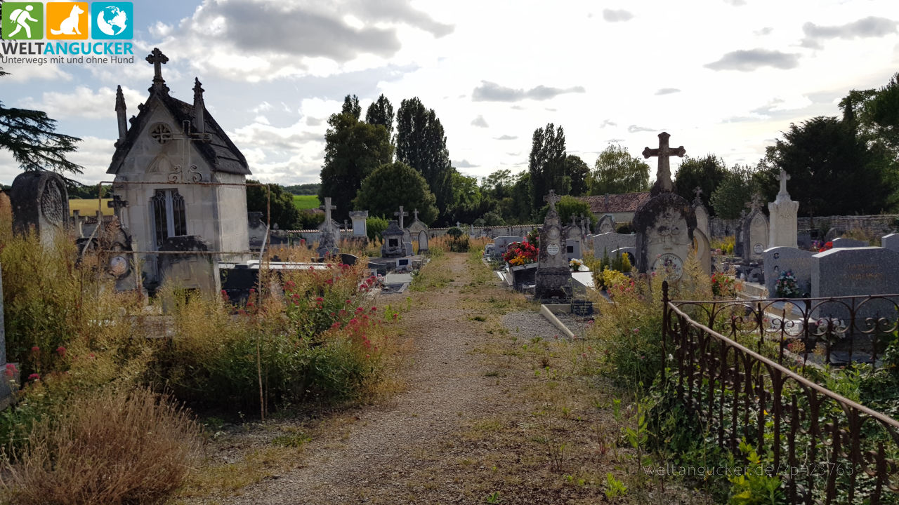 5/7 - Friedhof von Tusson (Charente, Nouvelle Aquitaine, Frankreich)