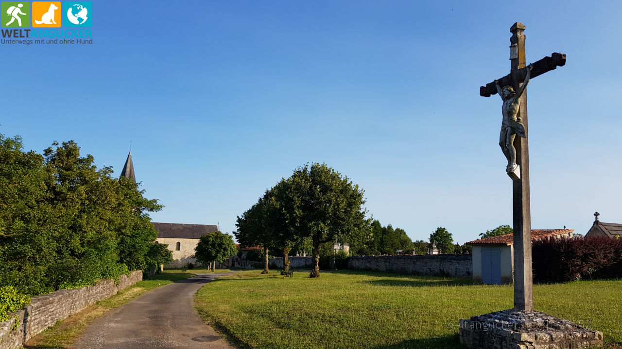 L'Eglise Saint-Médard und Friedhof in Verteuil-sur-Charente (Charente, Nouvelle-Aquitaine, Frankreich)
