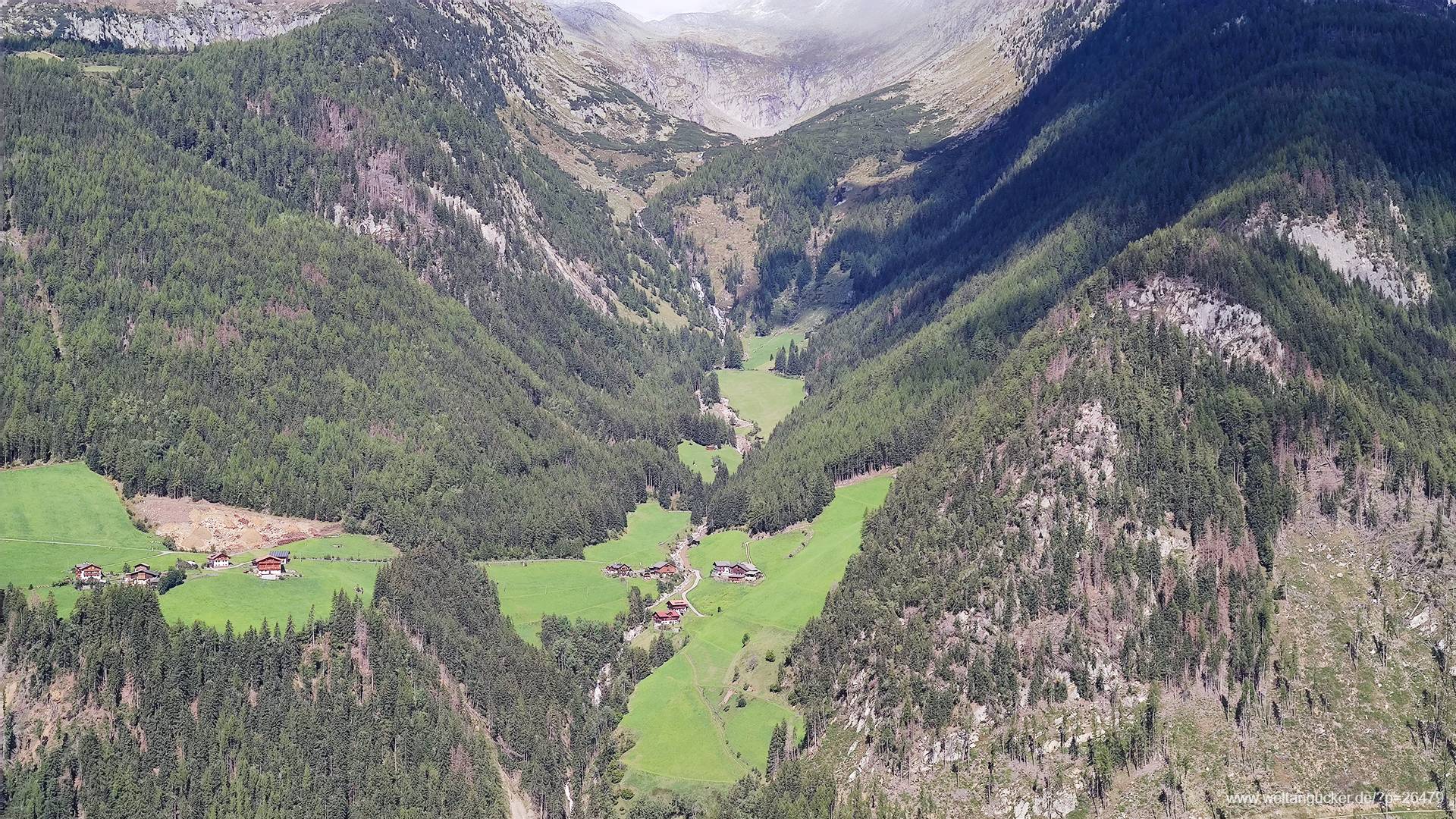 Blick vom Wanderweg 33 auf die Zillertaler Alpen