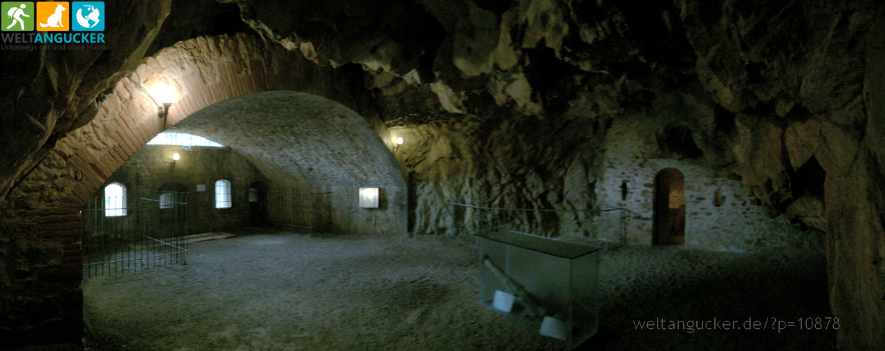 23/25 - Grotte fortifiée Cova Bastera, Villefranche-de-Conflent (Pyrénées-Orientales, Okzitanien, Frankreich)